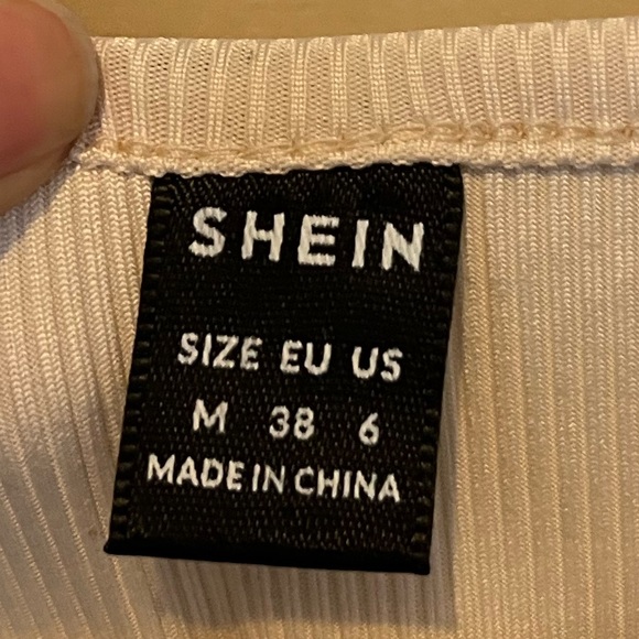 SHEIN staple top - Picture 3 of 3